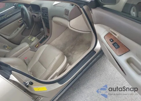 1998 Lexus Es 300 from USA, damaged, VIN JT8BF28G6W0142686